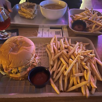 Grnd Sqrl - Jalla burger and grilled cheese with Tomato bisque soup - Gastropubs Near Me - Twentynine Palms, California