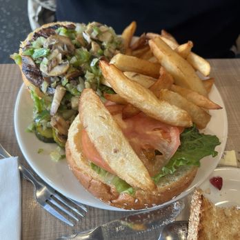 Lou Mitchell's - Royal Burger Delight - Breakfast & Brunch Near Me - Chicago, Illinois