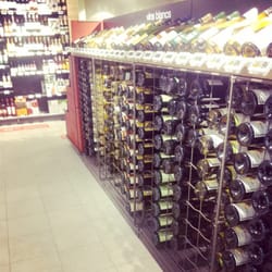 Monoprix - Rayon alcools et vins