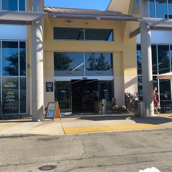 Erewhon - Grocery Near Me - Calabasas, California