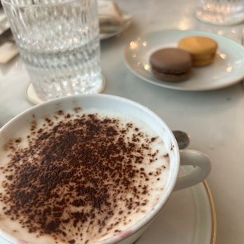 Ladurée Picnic - Cappacino - Patisserie/Cake Shop Near Me - Paris, 75