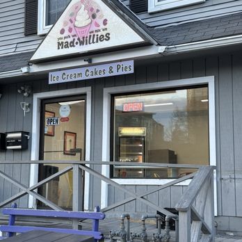 Mad Willie's - Exterior - Ice Cream & Frozen Yogurt Near Me - Framingham, Massachusetts