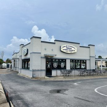 Parlor Doughnuts - exterior - Coffee & Tea Near Me - Panama City Beach, Florida