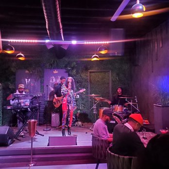 Rich & Pour Opulence Lounge