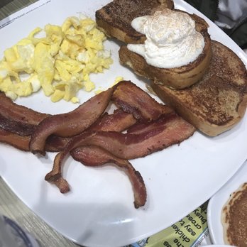 Jimmy's Egg - Cinnamon Crunch French Toast - Breakfast & Brunch Near Me - Temple, Texas