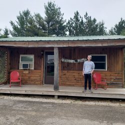 Berry's Motel & Cedar Cabins - Wonderful cabins with all the amenities.