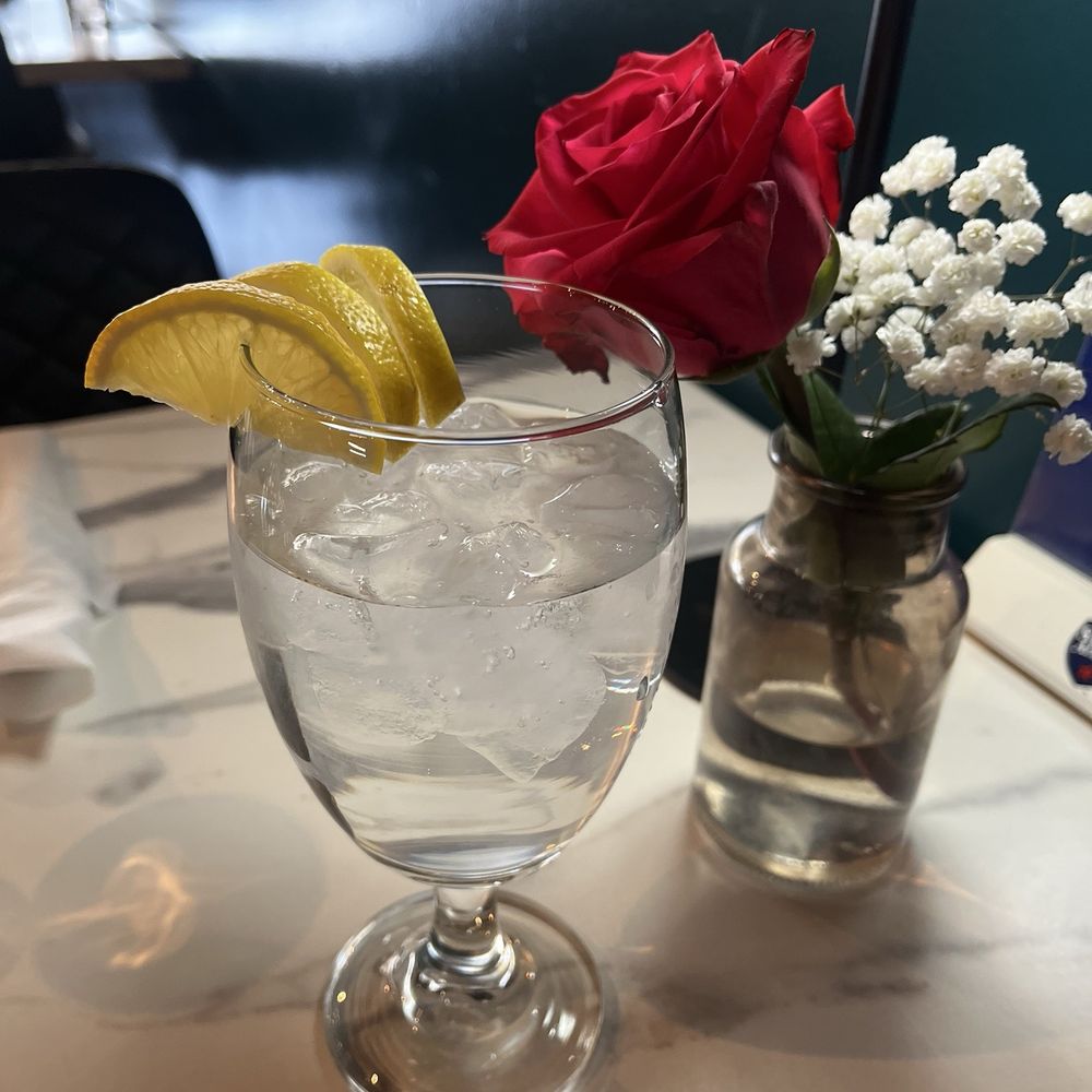 Papaya - Clean glassware and fresh flowers - Sushi Bars Near Me - Rincon, Georgia Papaya - Clean glassware and fresh flowers - Sushi Bars Near Me - Rincon, Georgia