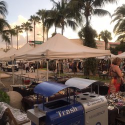 Lincoln Road Farmer's Market - Disregard the trash receptacles.