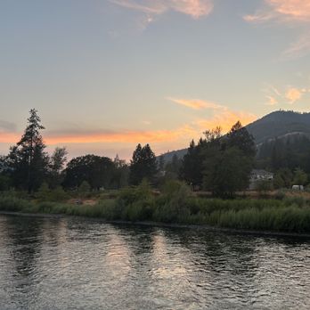 Bella Rosa Inn - Beautiful end to a beautiful day - Hotels Near Me - Grants Pass, Oregon Bella Rosa Inn - Beautiful end to a beautiful day - Hotels Near Me - Grants Pass, Oregon