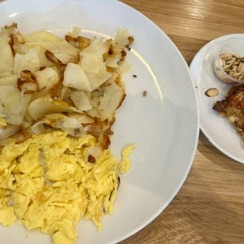 Broken Yolk Cafe - 2 eggs, home fries and sweet Hawaiian bread french toast - Breakfast & Brunch Near Me - Las Vegas, Nevada Broken Yolk Cafe - 2 eggs, home fries and sweet Hawaiian bread french toast - Breakfast & Brunch Near Me - Las Vegas, Nevada