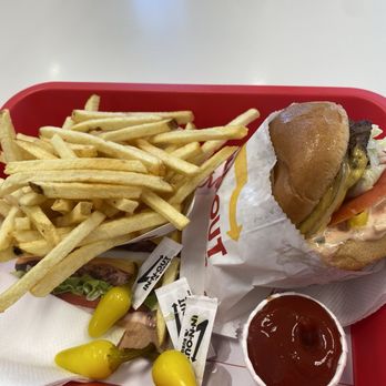 In-N-Out Burger - Cheeseburger with fries and chili's - Fast Food Near Me - San Ramon, California In-N-Out Burger - Cheeseburger with fries and chili's - Fast Food Near Me - San Ramon, California