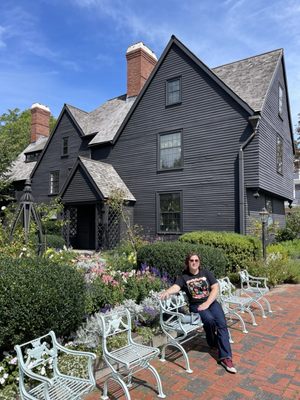 The House of the Seven Gables by null