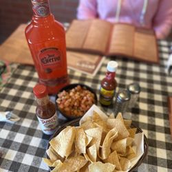 Jose's Mexican Food - Chips and salsa