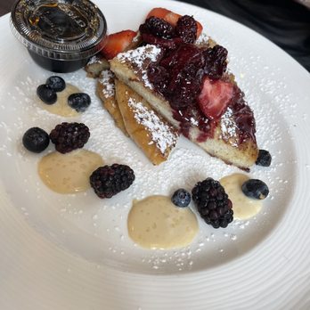 Dott Boss - French toast with fresh fruit - American Near Me - Kansas City, Missouri Dott Boss - French toast with fresh fruit - American Near Me - Kansas City, Missouri