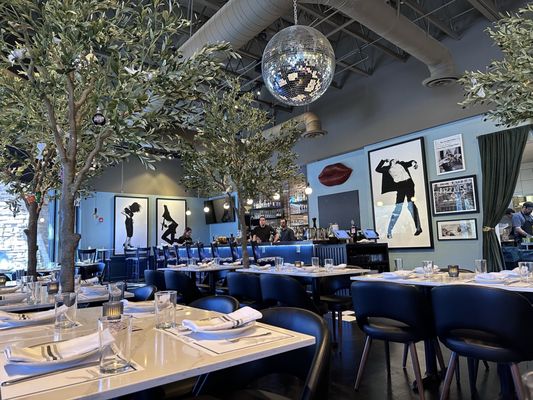 Kiki's Dining & Drinks by null
