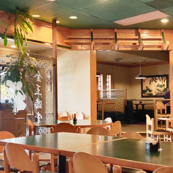 Golden Wok Chinese Restaurant - the interior of the restaurant - Chinese Near Me - Phoenix, Arizona