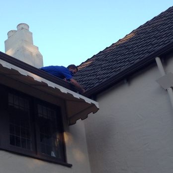 Hella Clean Windows y Mas - Window Washing Near Me