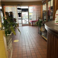 Los Juanes Meat Market - Inside