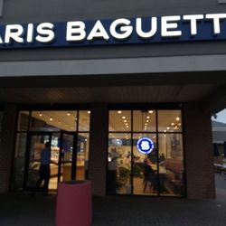 Paris Baguette - Outside