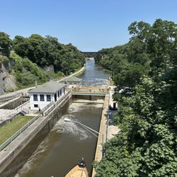 Erie Canal Boat Company - Overview of double locks