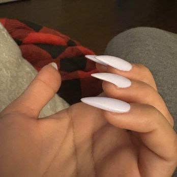 Bliss Nails - Chipped on one side. - Nail Salons Near Me - Alhambra, California