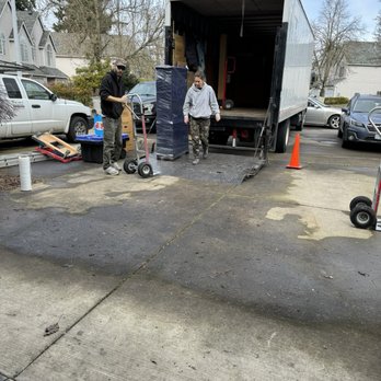 Luxury Moving of Oregon - Well equipped truck with all the needed supplies! - Movers Near Me - Gresham, Oregon