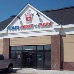 Tom's House of Pizza - Store front photo courtesy of Okotoks Shopping website.