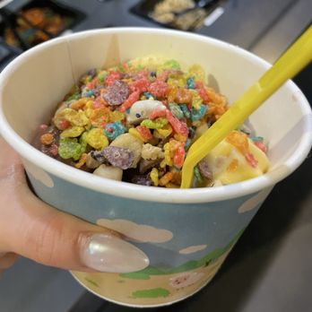 Yo So Cool frozen yogurt - Frozen Yogurt (cookie dough, fruity pebbles, buttercream, tres leches, dark chocolate, etc) - Ice Cream & Frozen Yogurt Near Me - Austin, Texas