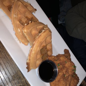 DRY 85 - Chicken and waffles - Bars Near Me - Annapolis, Maryland