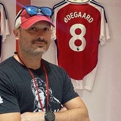 Arsenal FC - Pitcher in the locker room.