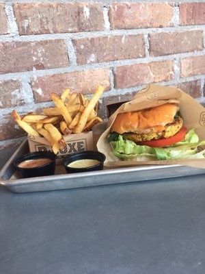 D-Luxe Burger by null