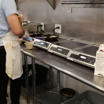 Murray's Mac & Cheese - Cooking the orders - Sandwiches Near Me - New York, New York Murray's Mac & Cheese - Cooking the orders - Sandwiches Near Me - New York, New York