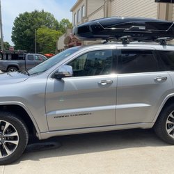 Earth's Edge - New Thule roof rack with Motion XT XL cargo box.
