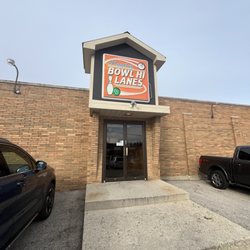 Bowl-Hi Lanes - Entrance.