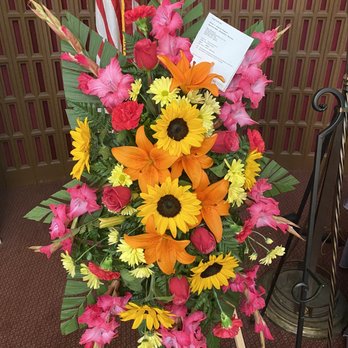 Hilton's Flowers - Standing spray - Florists Near Me - Highland, California Hilton's Flowers - Standing spray - Florists Near Me - Highland, California