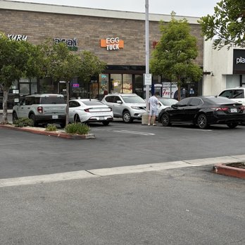 Egg Tuck - Outside - Coffee & Tea Near Me - Burbank, California