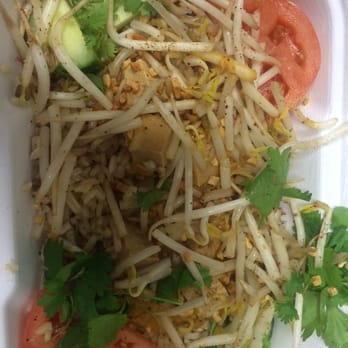 Fresh on Eglinton - Buddah Bown at Fresh - rice, mung bean sprouts and 2 slices of tomato. Expensive and gross looking. Never again. - Vegan Near Me - Toronto, Ontario