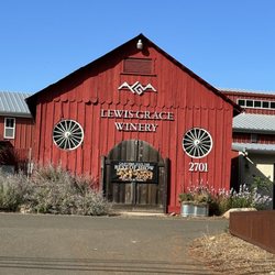 Lewis Grace Winery - Front entrance of the building