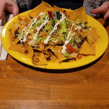Mojitos Mexican Cantina - nachos with beef and chicken - Cocktail Bars Near Me - Syracuse, New York