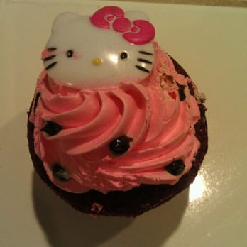Diamond Bakery - Hello Kitty cupcake - Bakeries Near Me - Monterey Park, California