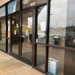 Texas Department of Motor Vehicles - Entrance in a strip mall setting