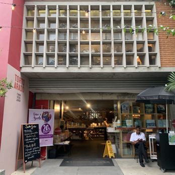 Livraria da Vila - Bookstores Near Me - São Paulo, SP