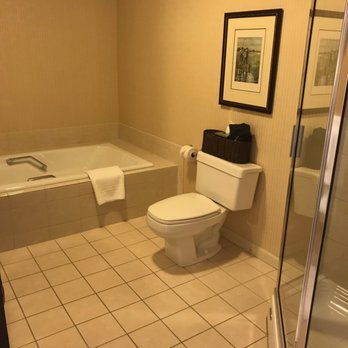 Carnegie House - Bathroom - Hotels Near Me - State College, Pennsylvania Carnegie House - Bathroom - Hotels Near Me - State College, Pennsylvania