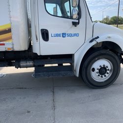 Kwik Kar Lube & Tune - Parking lot