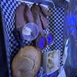 Tri-tip, mac & cheese, and cornbread