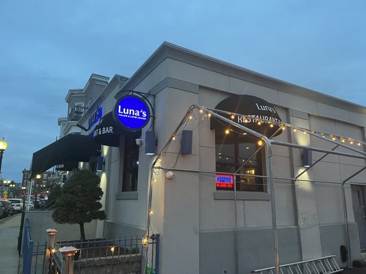 Luna's Italian & Latin Cuisine Restaurant by null