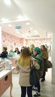 Benefit Cosmetics Boutique & Brow Bar by null