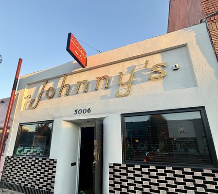 Johnny's - Cocktails & Hi-Fi by null