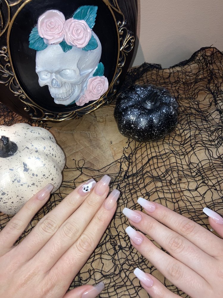 Tina Nails & Spa Salon Logo