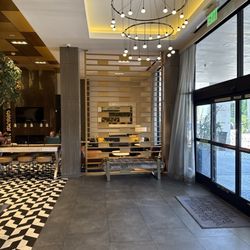Hampton Inn & Suites Los Angeles/Sherman Oaks - Lobby